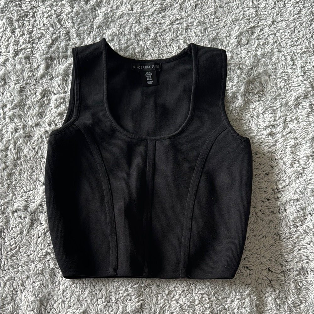 Black Sleeveless Top!